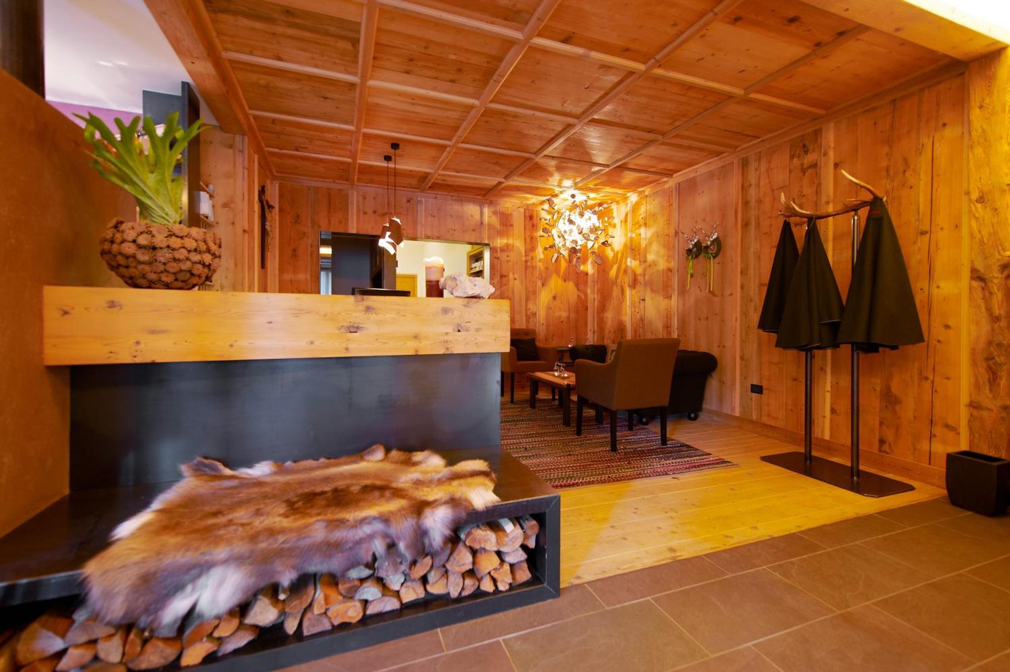 Lagacio Hotel Mountain Residence سان كاسيانو المظهر الخارجي الصورة